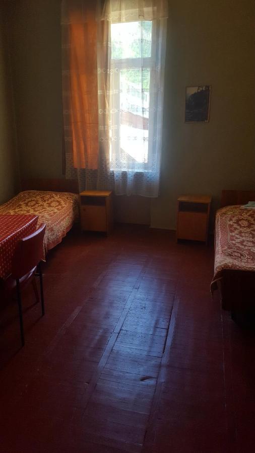 Firuza Hostel Borjomi Exteriör bild