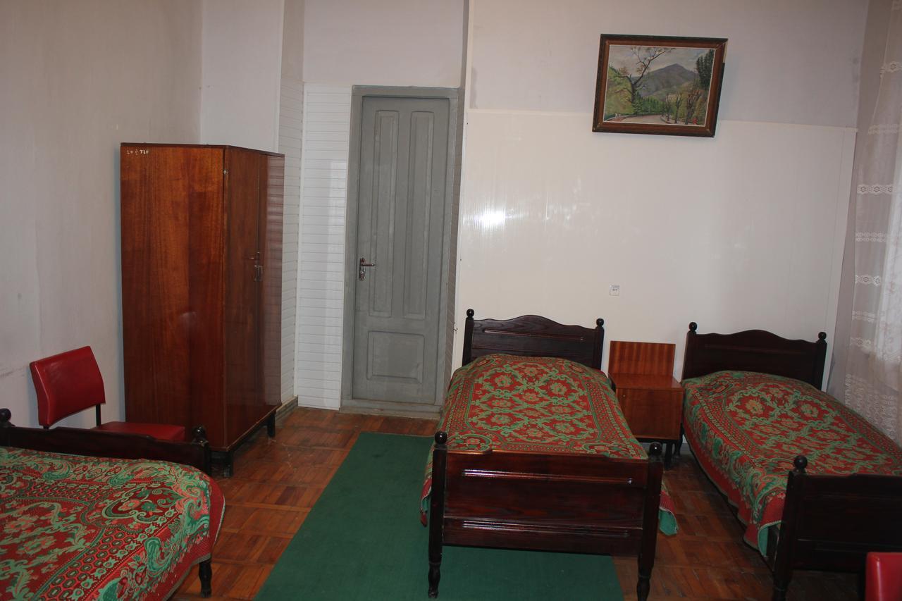 Firuza Hostel Borjomi Exteriör bild