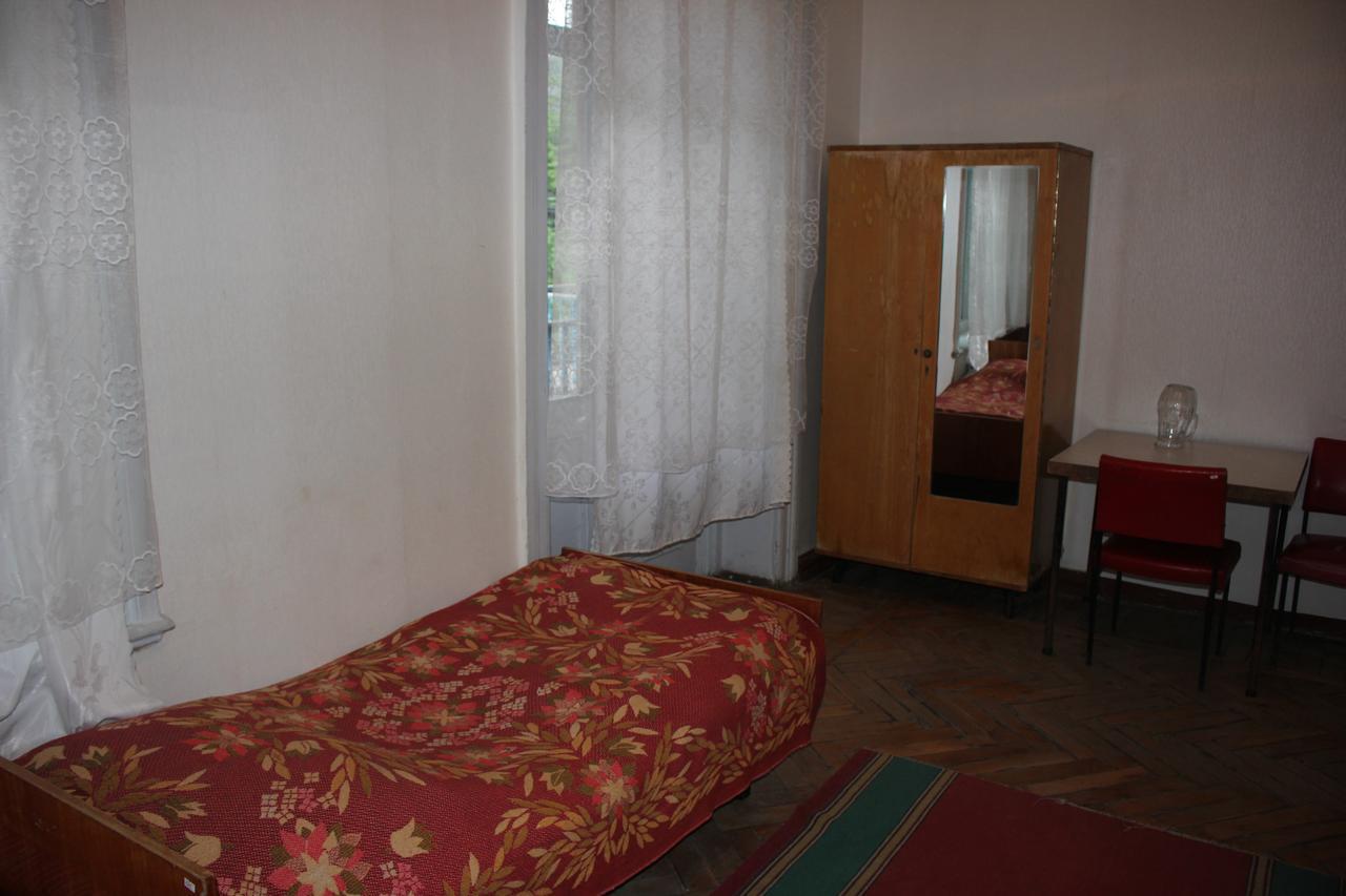 Firuza Hostel Borjomi Exteriör bild